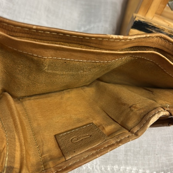 Handcrafted buttery soft glove leather trifold wallet - Picture 11 of 13